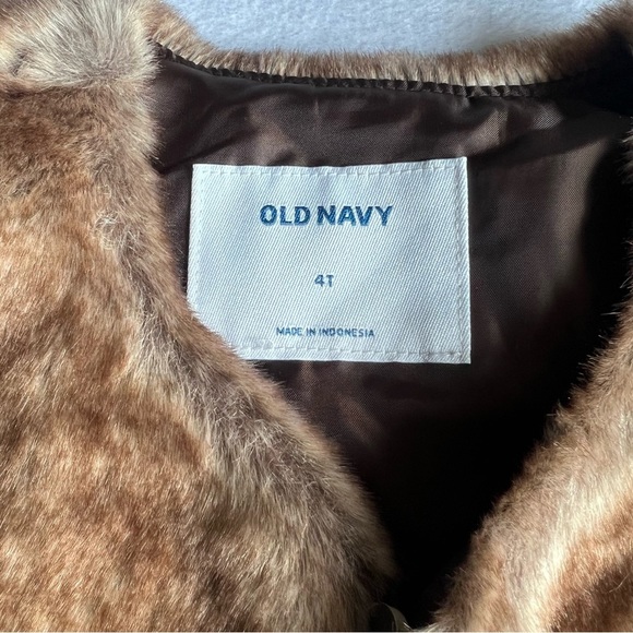 Old Navy Kids 4T Brown Faux Fur Vest Toddler - Picture 2 of 9
